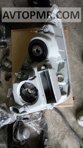 Фара передняя левая Toyota Lexus Галоген, сломано 2 верхних крепления
