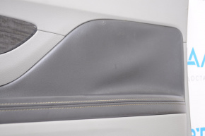 Обшивка двери (карточка) перед прав Buick Encore 13- сер, царапины, вздулась кожа